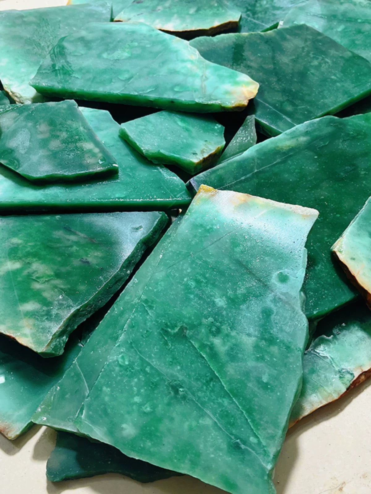 Jade Bracelet Repair Guide: From Minor Scratches to Masterful Gold Inlay