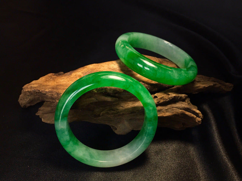 Wearing Jade Bracelets Correctly: How to Choose the Right Style According to Age?