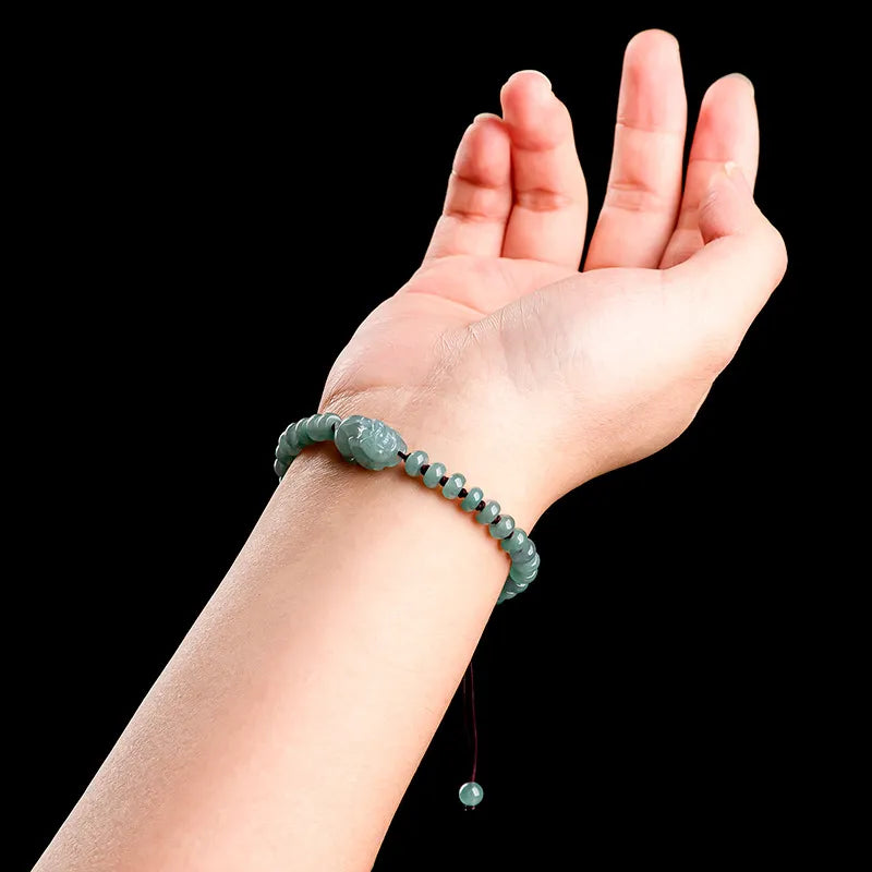 Selection and judgment of the color uniformity of jade bracelets