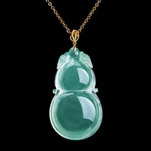 Natural jade Hulu necklace with 18K gold clasp