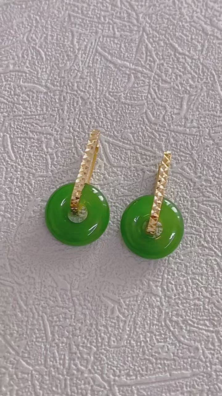 Donut-Ohrhänger aus grüner Jade (Ping An Kou)